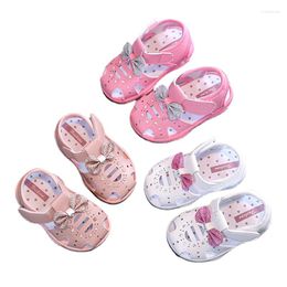 Eerste wandelaars geboren babymeisjes en jongens zomer zachte zool wandelschoenen sandalen 0-1-2 jaar oud 3 kleine anti slip prinses