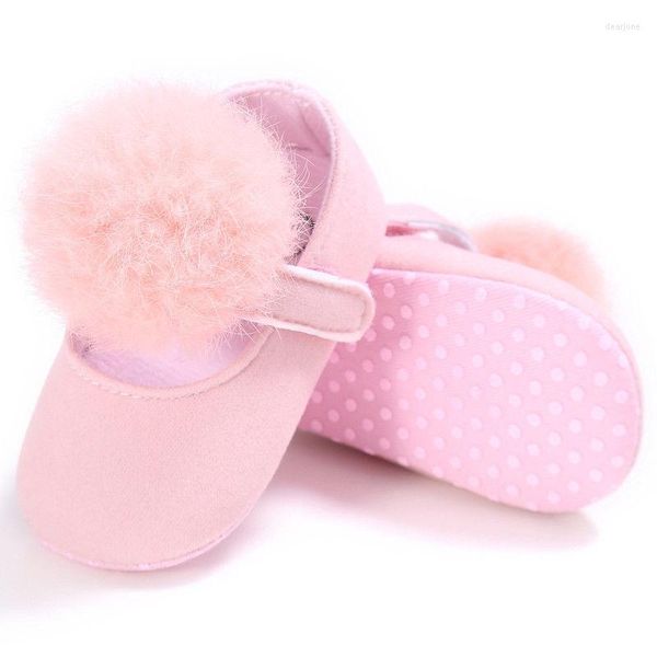 Premiers marcheurs nés bébé filles chaussures de berceau mocassin anti-dérapant semelle souple en peluche princesse mignon Pom Walker pour