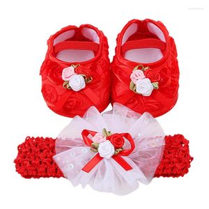 Eerste wandelaars geboren baby meisjes schoenen zachte zool bloem wieg elastische band antislip met hoofdband douche gunsten