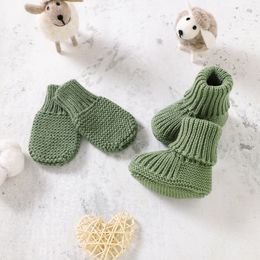 Eerste wandelaars Geboren babyschoenen handschoenen set gebreide baby boy boy laarzen mitten mode solide 2pc peuter kind slipon bed handgemaakt 018m 230202