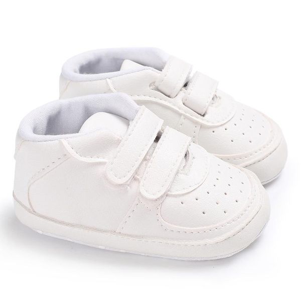 Zapatos de cuero pequeños de moda clásica para niños, zapatillas de deporte informales cómodas con suela suave para niños pequeños, Bautismo blanco