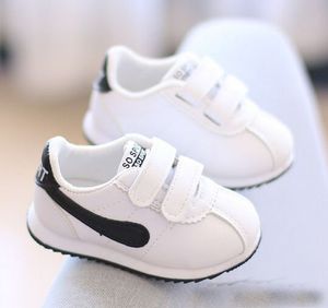 First Walkers Boys Sneakers Baby 1 tot 3 jaar oude Toddler Kids Girl Soft Bottom kleine witte herfstbordschoenen peuters