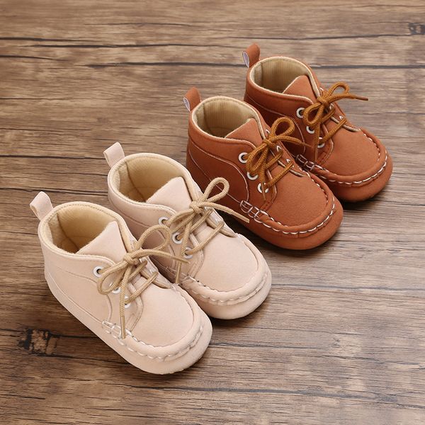 First Walkers Brand Born Baby Boy Shoes Soft Sole Crib Both Boots Antislip Sneaker solide Pu pour 1 an 018 mois 230328