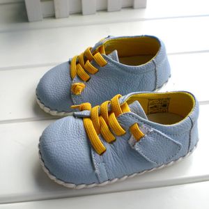 Premiers marcheurs marque en cuir véritable intérieur bébé chaussures décontractées garçons filles doux anti-dérapant enfant en bas âge chaussures mode bleu clair premiers marcheurs 230314