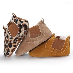 First Walkers -merk Toddler Born Boy Girl Leather Soft Sole Crib Sneakers Prewalker Leopard Solid Warm Baby Shoes