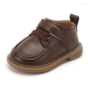 Eerste wandelaars Britse stijl babyjongens casual lederen schoenen 2023 herfst baby peuter outdoor zachte zolige niet-slip kinderen kinderen