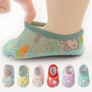 First Walkers Children Strandschoenen baby zachte vloer indoor slipper snorkelen zwem sokken jongens en meisjes antislip huis op blote voeten kinderen slippers 221107