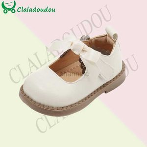 Babyschoenen Claladoudou Baby Wandelschoenen voor 2024 Spiring Effen Britse Stijl Eenvoudige Kinderen Leren Schoenen Met Kant Strik 240315