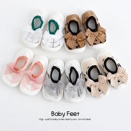 Eerste wandelaars schattig babymeisje boog prinses schoenen mocassins mocs schoenen fringe rubber opgeloste niet -slip schoenen krib 231007