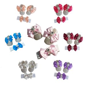 Primeros caminantes Dollbling Baby Botellas y zapatos de lujo Conjunto de diadema Recuerdo Traje de tutú de diamantes Zapatos de bautismo de niña con fondo rojo 230220