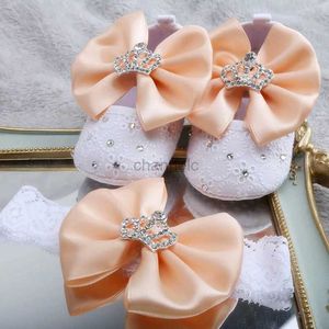 Babyschoenen Dollbling ontworpen babyschoenen voor klein kind abrikoos bloem boog kroon diamanten sieraden meisje baby schoenen stokje 240315