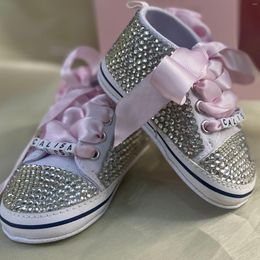 First Walkers Nom Dolling Nom Perles de lettre personnalis￩e Pink Satin Lace-Up Rubber Plimsolls Sneakers Corde Soft Soft With Whole Body