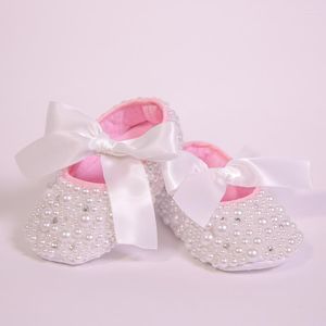 Eerste wandelaars Dollbling prinses kleine meisjes baby schoenen veter lint witte aangepaste handgemaakte parels doop baby Prewalker