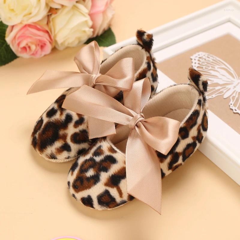 Primeiros caminhantes moda bebê leopardo impressão arco bonito macio casual sapatos planos para 0-18 meses crianças