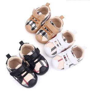 Eerste wandelaars mode lederen baby casual schoenen antislip handgemaakte pasgeboren jongensschoen 0-18 maanden