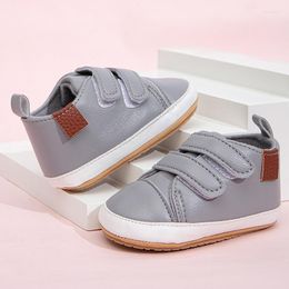 Premiers marcheurs mode solide rétro pu baskets garçons filles bébé sofle caoutchouche sole chaussures de marche respirantes 0-18 mois