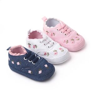 Premiers marcheurs Floral brodé bébé fille chaussures blanc rose marine doux Prewalker marche enfant en bas âge enfants marcheur mariage 231109