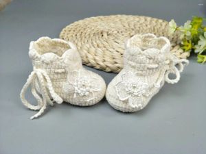 Chaussures en laine pour bébé, tricotées à la main, pour premiers marcheurs, jolies chaussures de sol faites à la main pour l'intérieur
