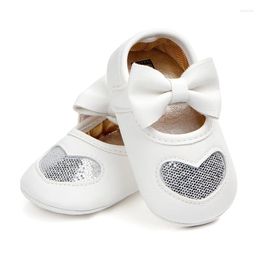 Premiers marcheurs chaussures de bébé faites à la main fond mou mode grand arc décor mocassin bébés nés 4 couleurs PU cuir Prewalkers bottes