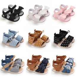 First Walkers Baby Shoes Baby Baby Sandals Sandalias suaves Anti-Slip Summer Bowknot Dot Stripe Cuna de encaje recién nacido Venta caliente H240504