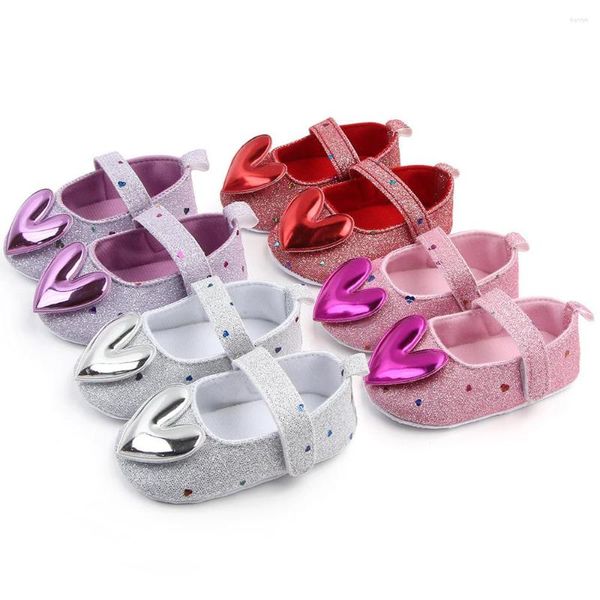 First Walkers Infant Girls Indoor Chaussures de princesse en forme de cœur à semelles souples Baby Walking Solid Color Soft Bottom