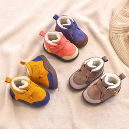 First Walkers Infant Toddler Boots Winter Baby Girls Boys Botas de nieve Warm Plush Outdoor Soft Bottom antideslizante Niños Boots Kids Shoes 230314