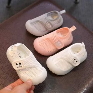First Walkers Kids Sneakers Soft Bottom Boys Girls Infant Casual Walking Shoes Mesh Ademende peuter Sports Running schoeisel Kinderen Flats Q240525