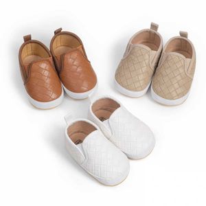 First Walkers Kidsun nieuwe baby casual schoenen pu anti slip zachte babyjongens en meisjes sportschoenen pasgeboren eerste wandelende baby peuter schoenen 3 kleuren d240525