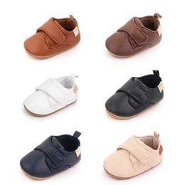 First Walkers New Baby Shoes Girls Pu Leather Soft Soft Non Slip Hook and Loop Baby Toddlers First Step Moccasins 0-18 mois D240525