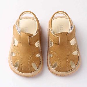Eerste wandelaars Nieuwe zomer Kinderschoenen voor kinderen Sandalen zachte zool comfortabele ademende meid jongen baby anti-botsing baby peuter sandalen Q240525