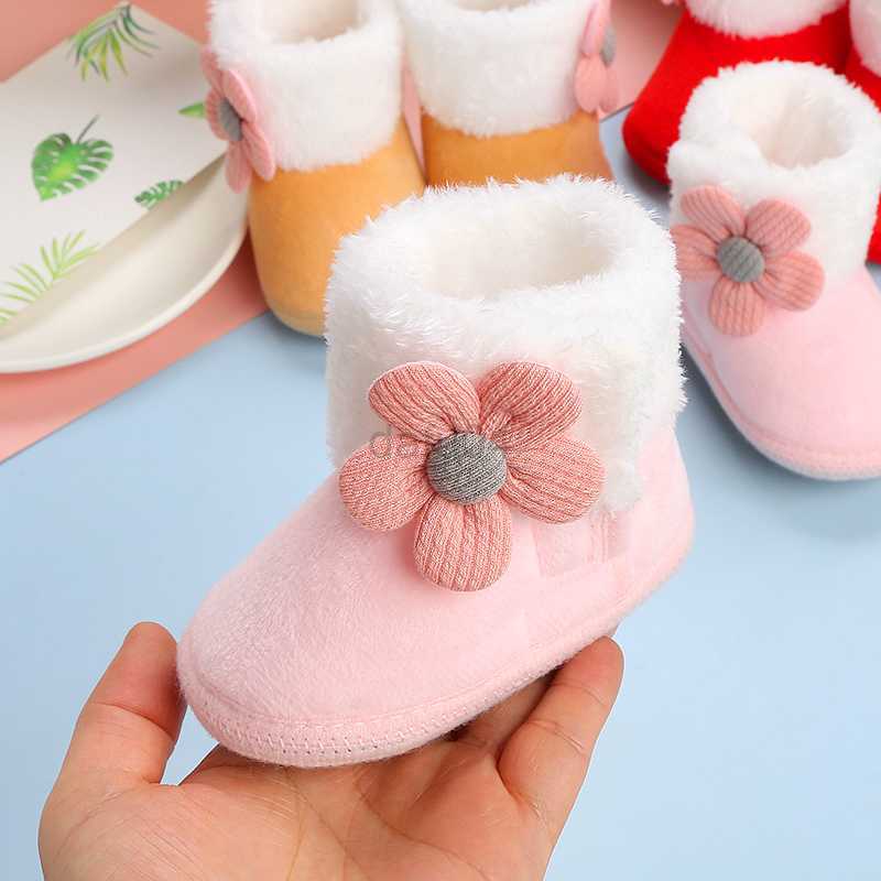Första vandrare nyfödda flickor pojkar mjuka stövlar solida pompom snöstövlar spädbarn småbarn nyfödda värmande skor nya mode bekväma skor l0826