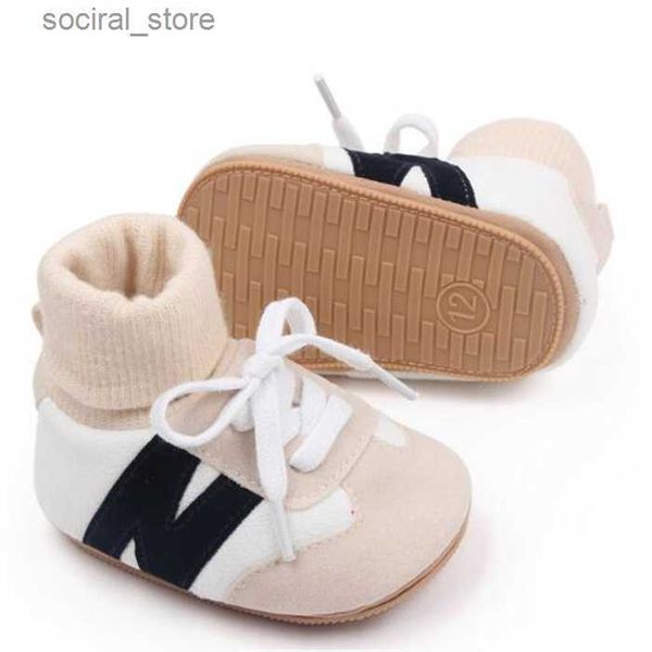 Nouveau-né bébé chaussures dessin animé lettres enfant chaussures mignon en cuir baskets bébé garçon fille semelle souple berceau chaussures chaussettes premiers marcheurs 0-18 mois L240402