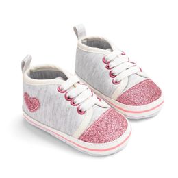 Eerste wandelaars op-mato kinderen schoenen lente baby gebreide doek ademend peuter liefde sequin meisjes sport chaussures giet
