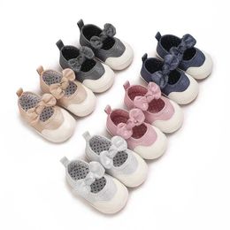 First Walkers Princess Shoes printemps / été coréen édition bébé fille mignon arc à fond doux plat 0-18m chaussure de marche nouveau-née H240504