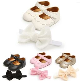First Walkers Pu Leather Baby Girls Chaussures avec Bowknot Hair Band Migasins Moccasins Soft Sole Flat Toddler Princess Footwear