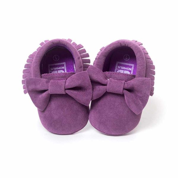 Primeros caminantes Zapatos de niña púrpura Hecho a mano Arco Ante Mocasines infantiles Recién nacido Primer caminante Zapato suave para niños Venta caliente Ropa para bebés 0-2 años L0826