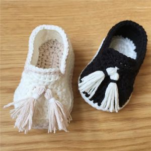 Premiers marcheurs Qyflyxue fil de coton fait à la main pour fabriquer des chaussures d'étape d'école de bébé chaussure de gland anglais