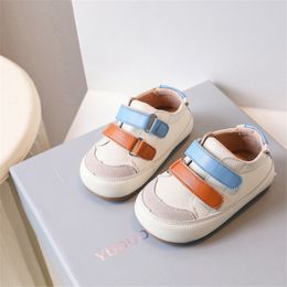 First Walkers Sepatu Bayi Musim Semi Baru untuk Anak Laki laki Kasual anak Balita Kulit Sol Lembut Sneakers Perempuan Modis Tenis Luar Ruangan anak 230328