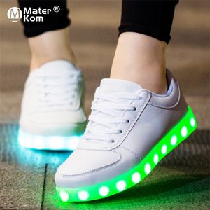 First Walkers tamanho 2742 carregador USB tênis brilhante crianças led sapatos casuais meninos chinelos luminosos para meninas casamento 220830
