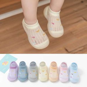 First Walkers Sneakers Lace Walking Chaussures Baby Floor chaussures Baby Chores Chaussures non glissantes Indoor Soft Mesh Surface mince Sandales Pédales de pied simple WX5.31