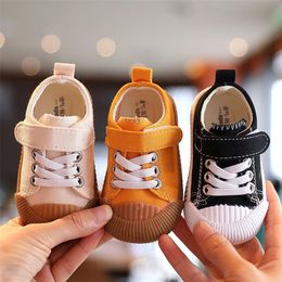 Eerste wandelaars Solid Color Baby Shoes Children Canvas Allpurpose Nonslip Ademend wandelen voor jongens en meisjes Kids Sneakers 220830