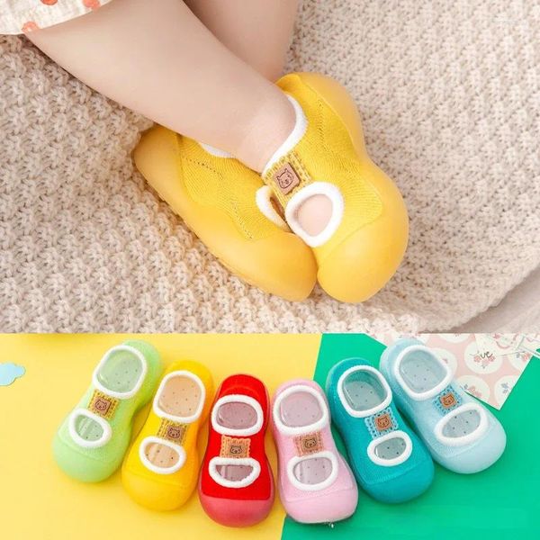 Premiers marcheurs printemps et été chaussures pour enfants en bas âge Tube bas décontracté couleur unie creux bas bébé hommes filles intérieur