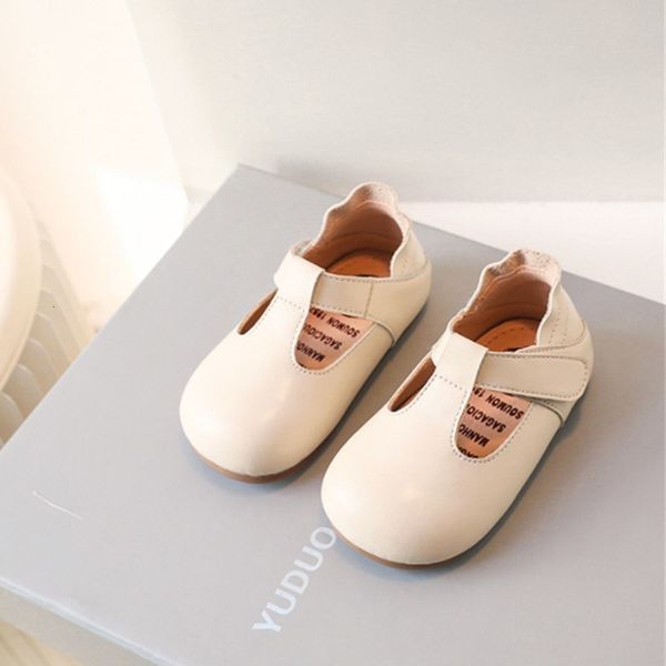 Premiers Walkers Spring Baby Shoes Cuir Coueuses Ruffles petites filles Chaussures Princesse Soft Soor Sole Tennis Outdoor Fashion Toddler Kids Chaussures 230314