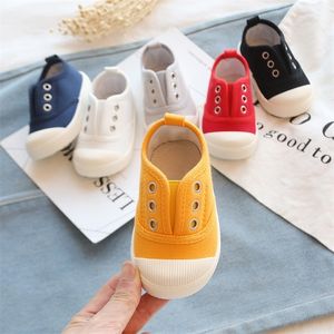 Eerste Walkers Spring Summer Kinderschoenen voor jongens Girls Insoole 13.5-17.5cm Candy Color Children Casual Canvas Sneakers Soft Fashion 220830