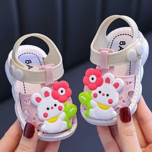 Eerste wandelaars zomer leeftijd 0-3 schattige cartoon babyschoenen voor jongens meisje niet-slip zachte zolen kinderen peuter indoor kinderen sandalen met overdekte tenen Q240525