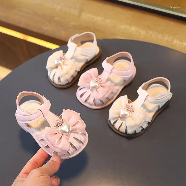 First Walkers Summer Baby Girl Shoes Walker Boho With Love Crown Hollow 2024 Beach para niños Plataforma simple sin deslizamiento