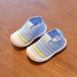 Eerste wandelaars peuterschoenen vrouwelijke baby sandalen zomer babyschoenen zachte zool niet-slip jonge kinderen 0-1 jaar oude jongen baby netschoenen 230314