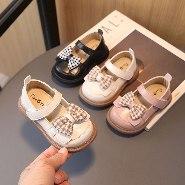 Premiers Marcheurs Tout-Petits Bébé Filles Chaussures En Cuir Enfants Appartements Bow-noeud Princesse Doux Noir Mode Enfants Chaussures pour La Fête Britannique 230614