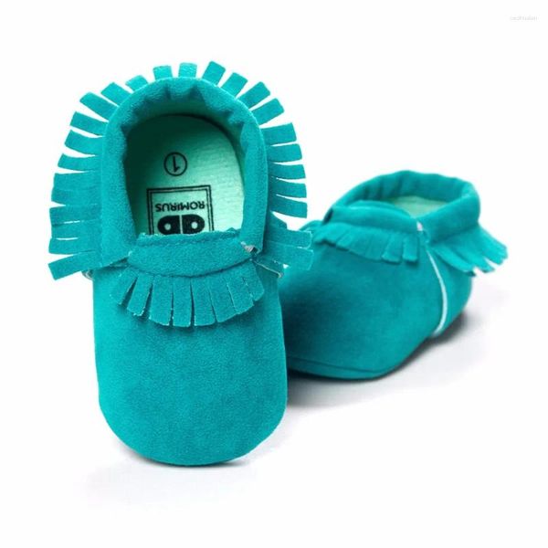 Chaussures de bébé turquoise pour premiers marcheurs, mocassins souples et antidérapants faits à la main