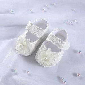 Eerste wandelaars witte kanten bloem babyschoenen schattige boog baptist pasgeboren kerstschoenen zomer meisje meisje prinses first walker baby sportschoenen d240525
